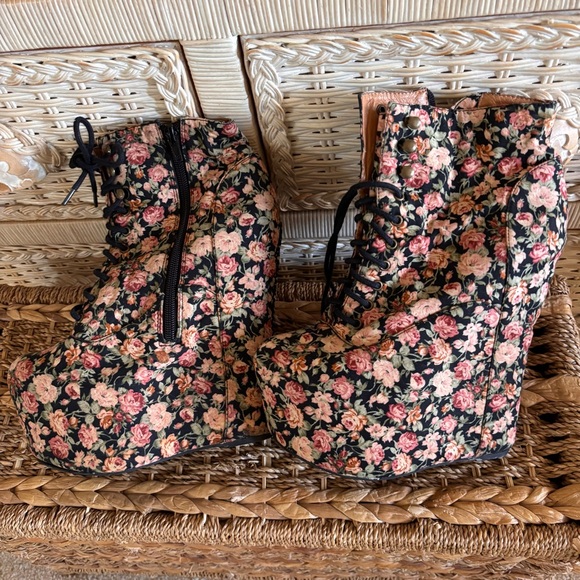 Jeffrey Campbell Black Floral Lace-Up Boots BUYOFFERBUY - Picture 8 of 9